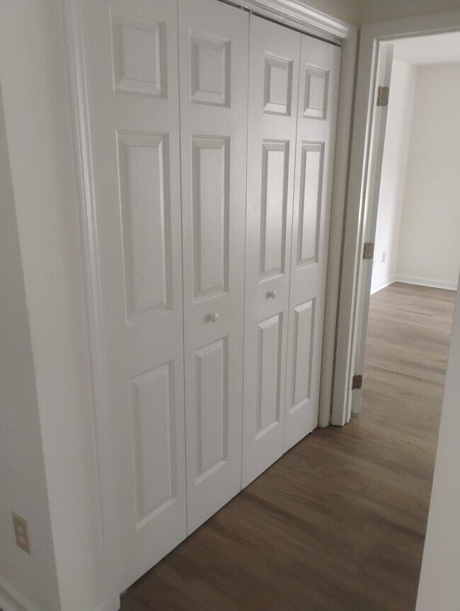 Building Photo - 512 flagerity