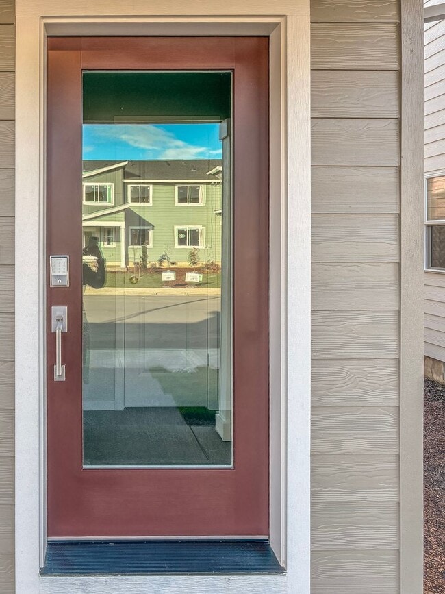 Building Photo - New Townhome 3 Bedroom Available now in Smith Creek Neighborhood