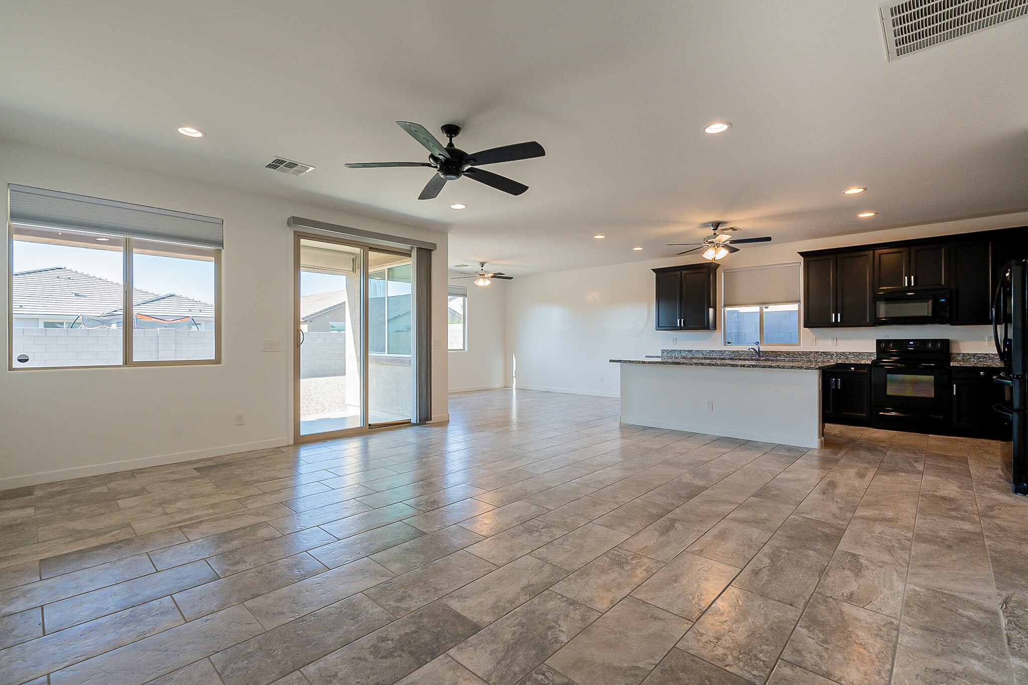 Building Photo - 15877 W Mauna Loa Ln