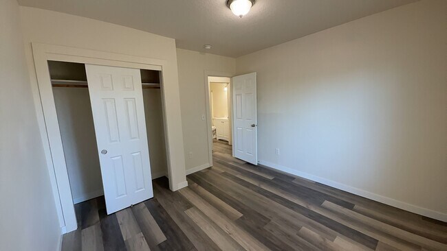 Building Photo - 3322 Tierra Dr NE