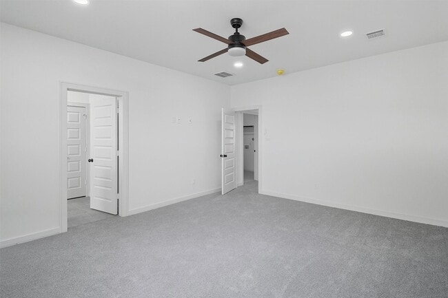 Building Photo - 2927 El Fenice Ln