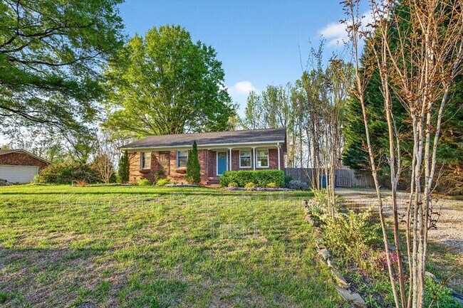 Building Photo - 2312 Bonnie Ln