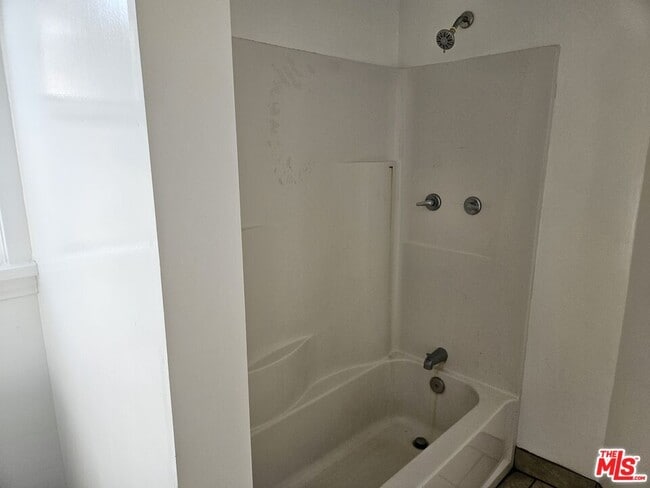 Building Photo - 2226 Zoe Ave