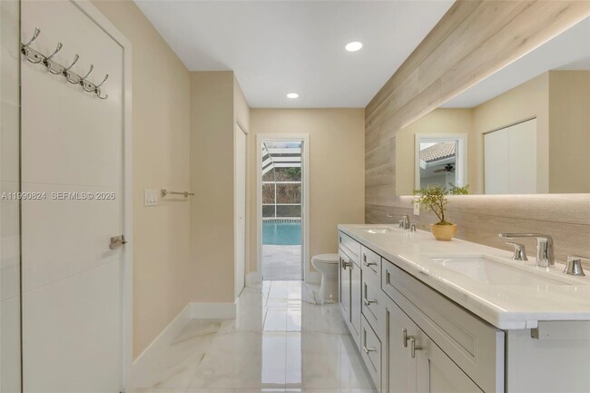 Building Photo - 10425 NW 48th Manor