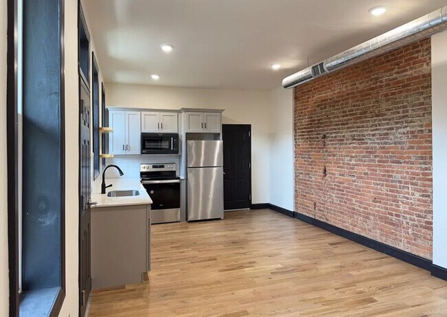 Building Photo - 709 N Duke St