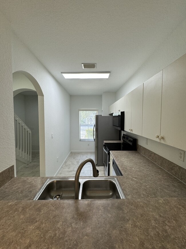 Building Photo - 4903 SW 140th Terrace