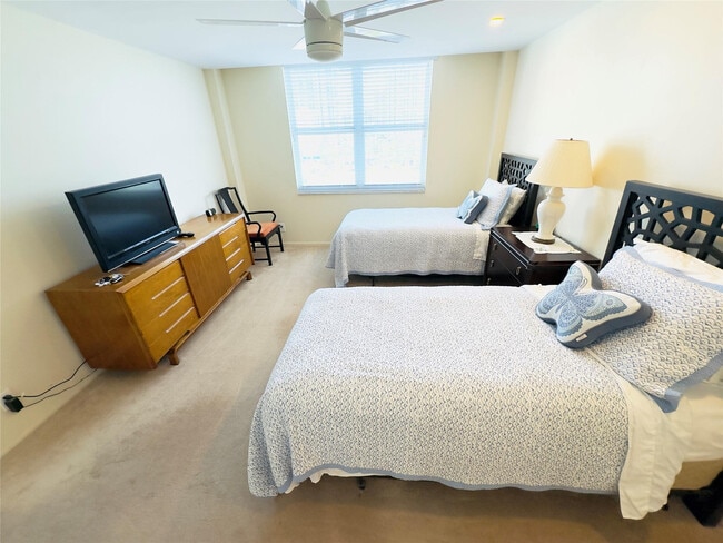 Building Photo - 1 Las Olas Cir