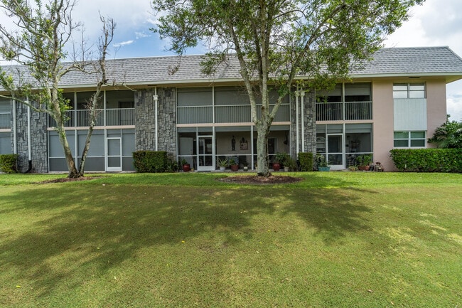 Primary Photo - 18081 SE Country Club Dr