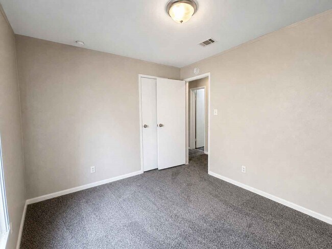 Building Photo - 11926 Greensbrook Forest Dr