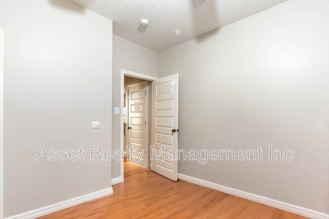 Building Photo - 1416 Madison Oaks Rd