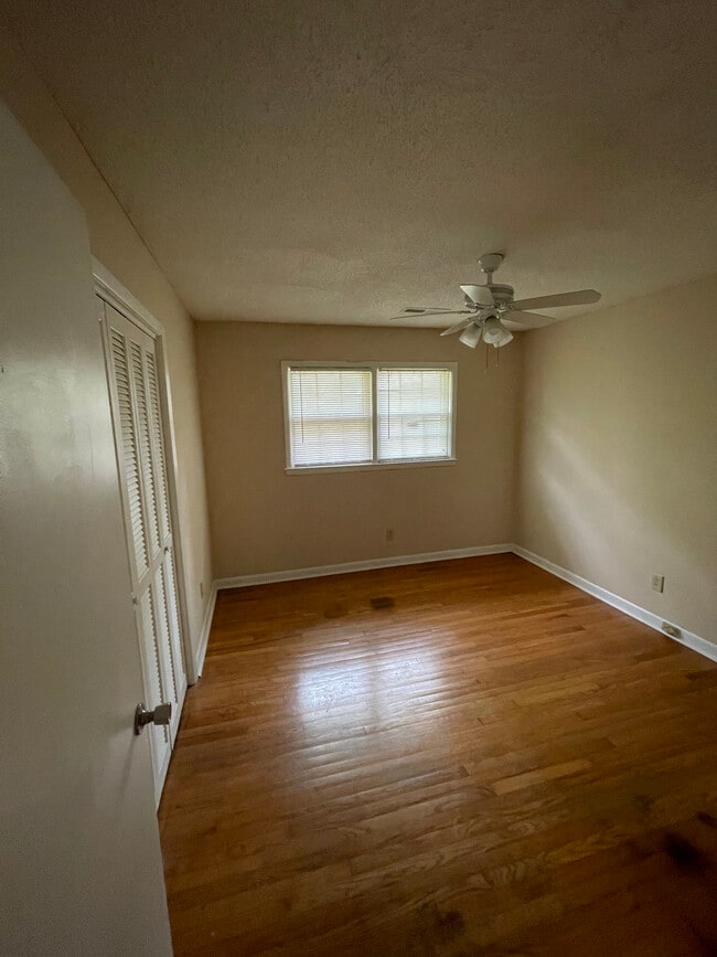 Building Photo - 137 Clay St