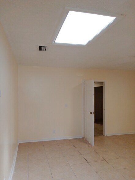 Building Photo - 2537 Chris Ct