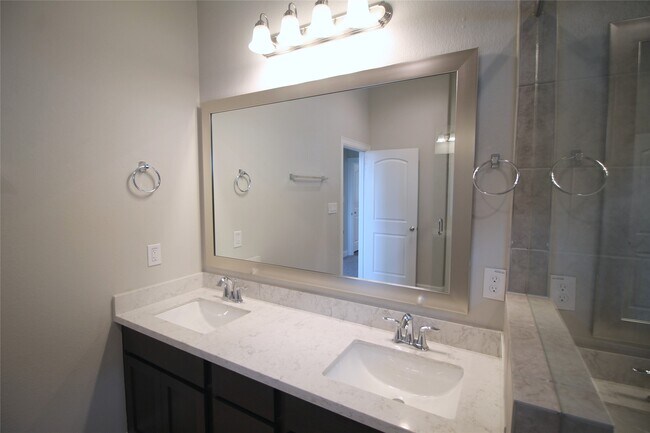 Building Photo - 11917 Oakmont Valley Trace