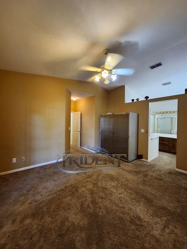 Building Photo - 3 bedroom, 2 bath house