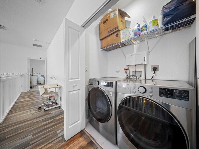 Building Photo - 1411 SE 26th Rd