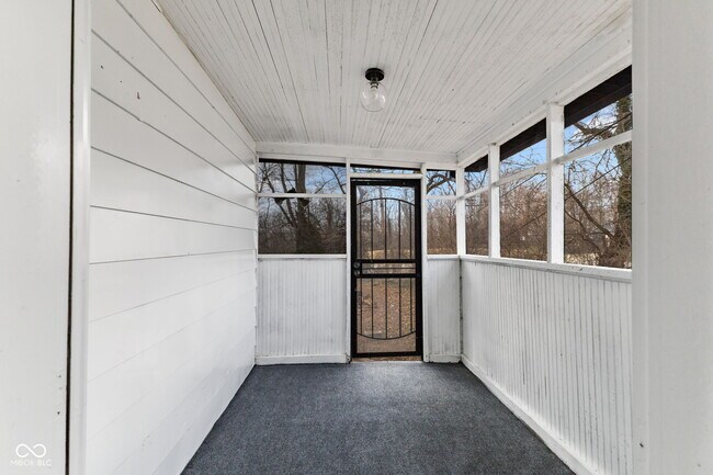 Building Photo - 320 Lockerbie St
