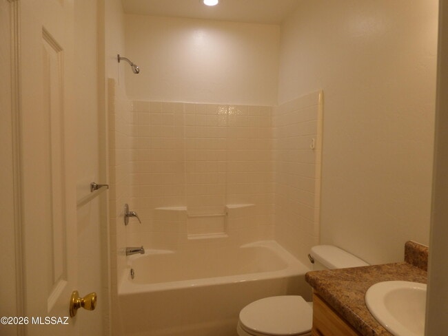 Building Photo - 1077 N Riverside Dr