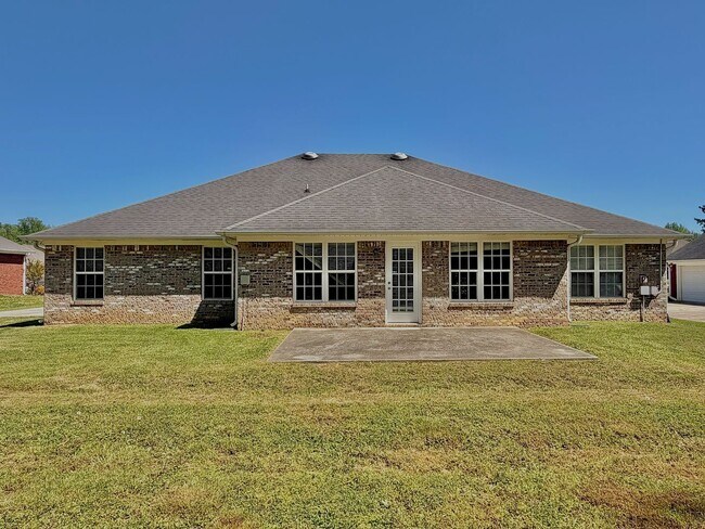 Building Photo - Beautiful 4-Bedroom Home in a Prime Location!