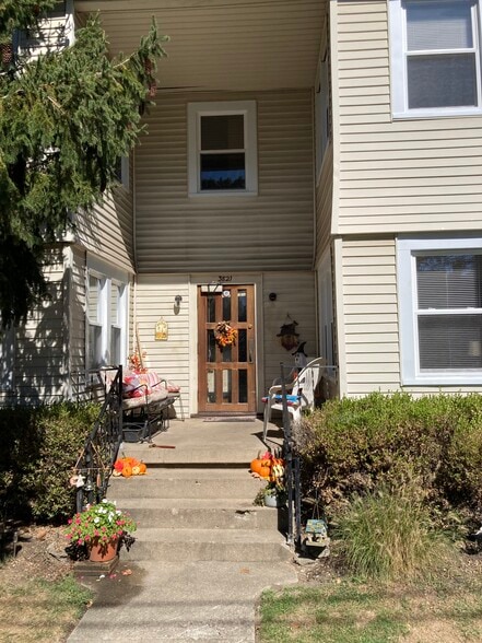 Outside Common Area - 3821 Wayne Ave