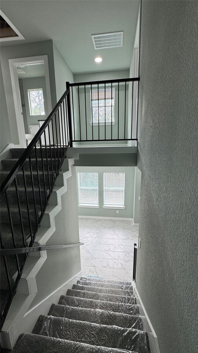 Building Photo - 129 S 10th St