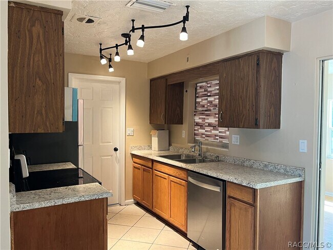 Building Photo - 35 S Lucille St