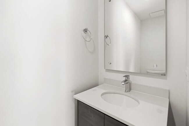 Building Photo - Bloomingdale Townhome | 3 Bed + Den | 3.5 Bath | 1,800 Sf | Large Private Rooftop Deck & Balcony ...
