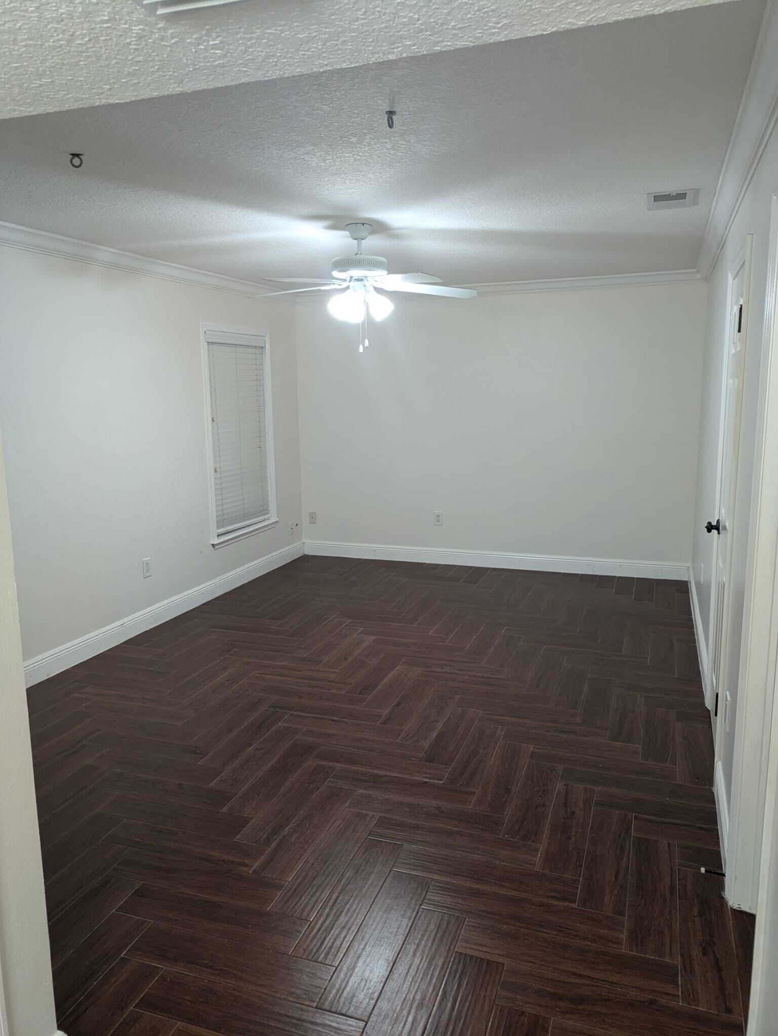 Building Photo - 8021 Sandberry Blvd