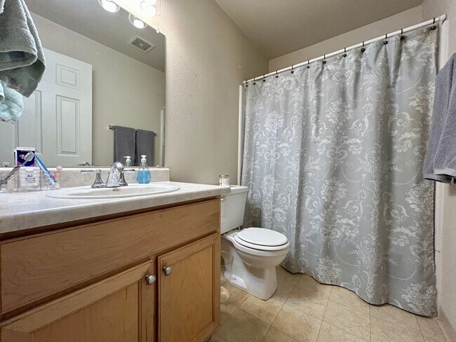 Building Photo - VA-FEY01