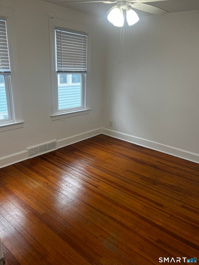 Building Photo - 84 Church St