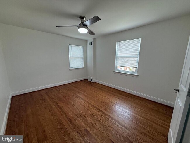 Building Photo - 3405 Carpenter St SE