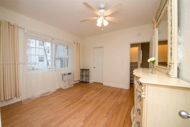 Building Photo - 2463 Pine Tree Dr