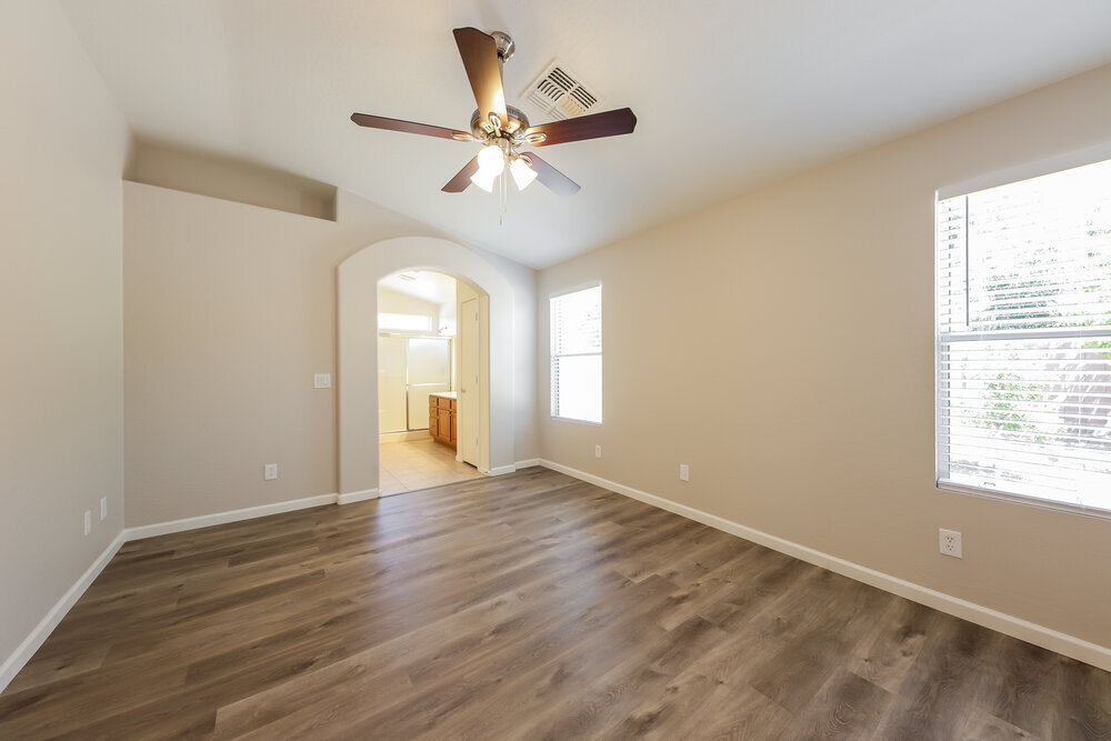 Building Photo - 2128 E Danbury Rd