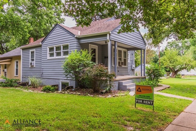 Primary Photo - 729 Thurston St