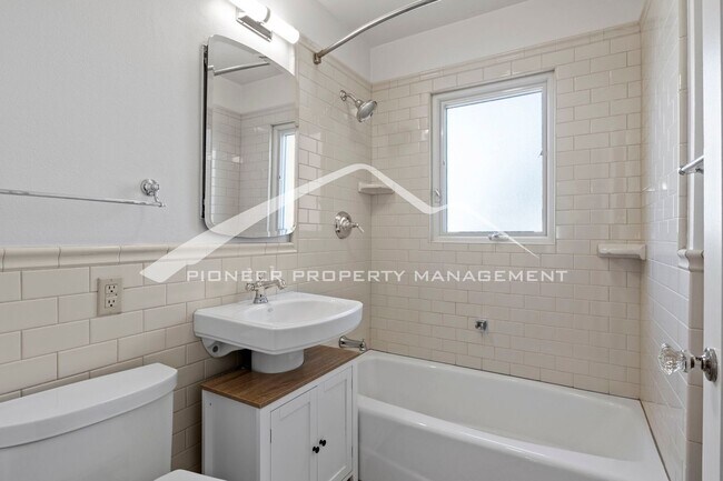 Building Photo - Charming Bungalow in Patty Jewett Neighborhood! 3bed, 2 bath, Enclosed yard, 1 car garage, carport