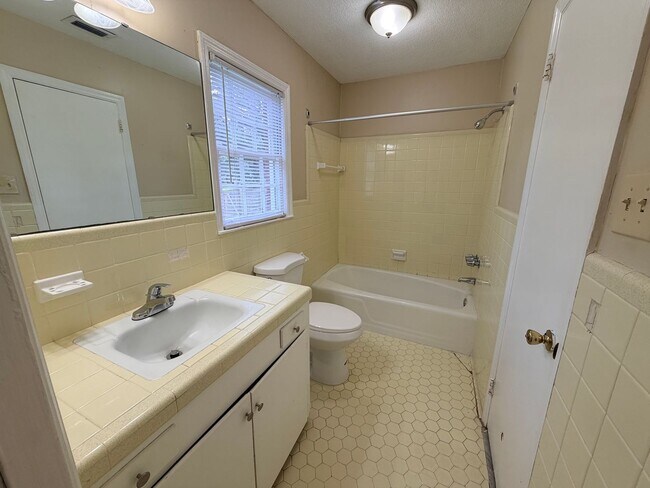 Building Photo - 3 Bedroom/2 Bath Home in Valdosta