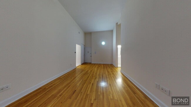 Building Photo - 1 Astor Pl