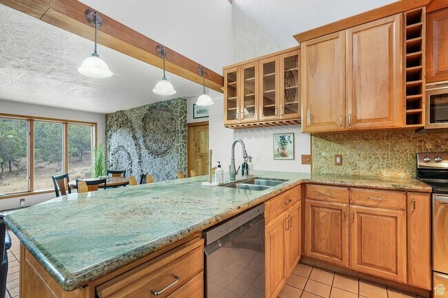 Building Photo - Scenic Mountain View Rental Minutes from Shopping & Trails!