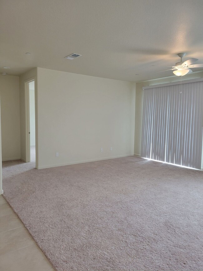 Building Photo - Modern Three Bedroom Home Near UC Merced!