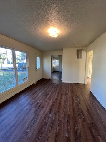 Building Photo - 648 E McCracken Ave