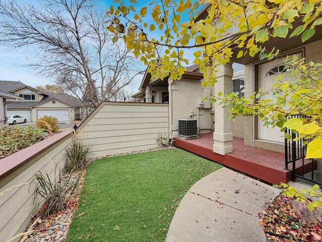 Building Photo - Beautifully Updated Townhome in a Prime Location 2 bed 2 Bath for Rent