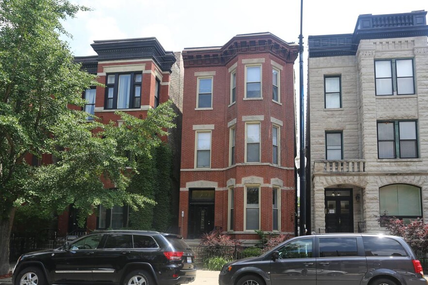 Building Photo - 2137 N Sheffield Ave