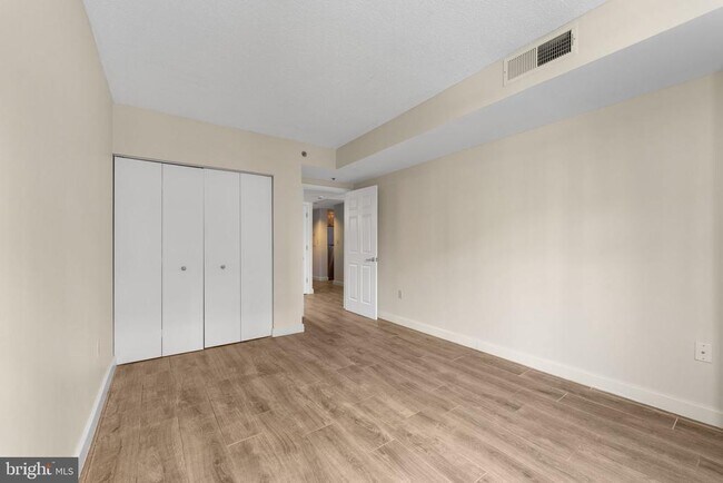 Building Photo - 1150 K St NW