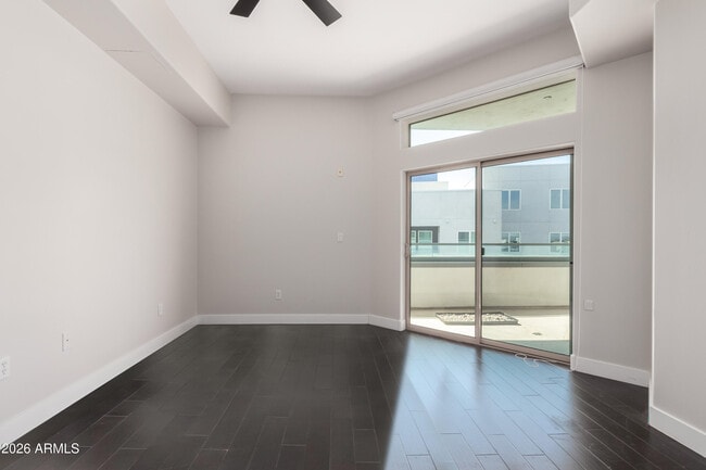 Building Photo - 945 E Playa Del Norte Dr