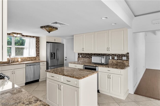 Building Photo - 875 Robin Ct