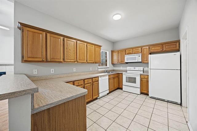 Building Photo - 553 Valley View Dr
