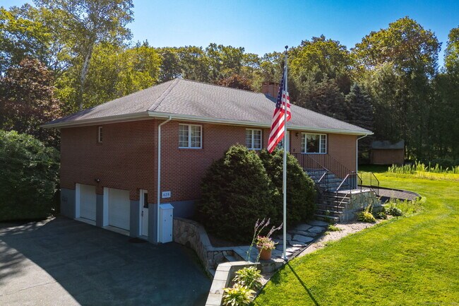 Building Photo - 428 Maple St