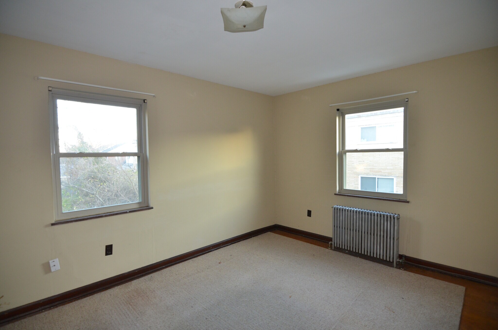 Building Photo - 7456 Edgemont Rd