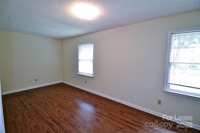 Building Photo - 3711 Dorothys Ln