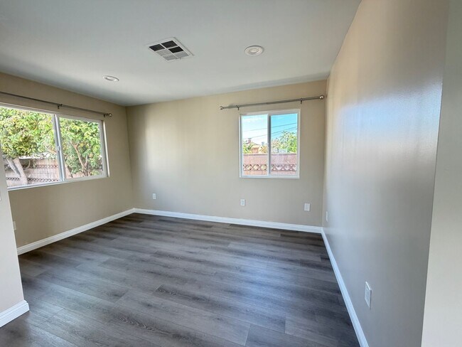 Building Photo - 1037Pros
