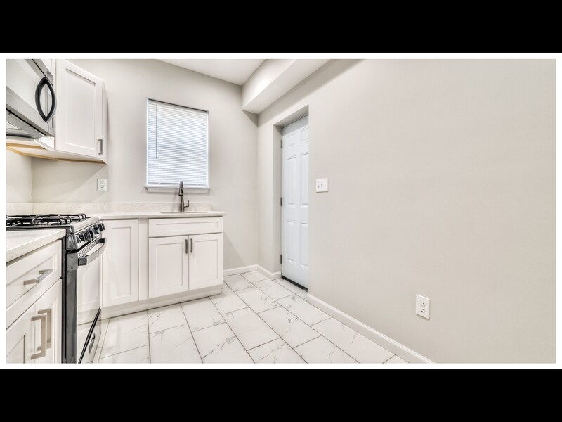 Building Photo - 3336 W Caton Ave